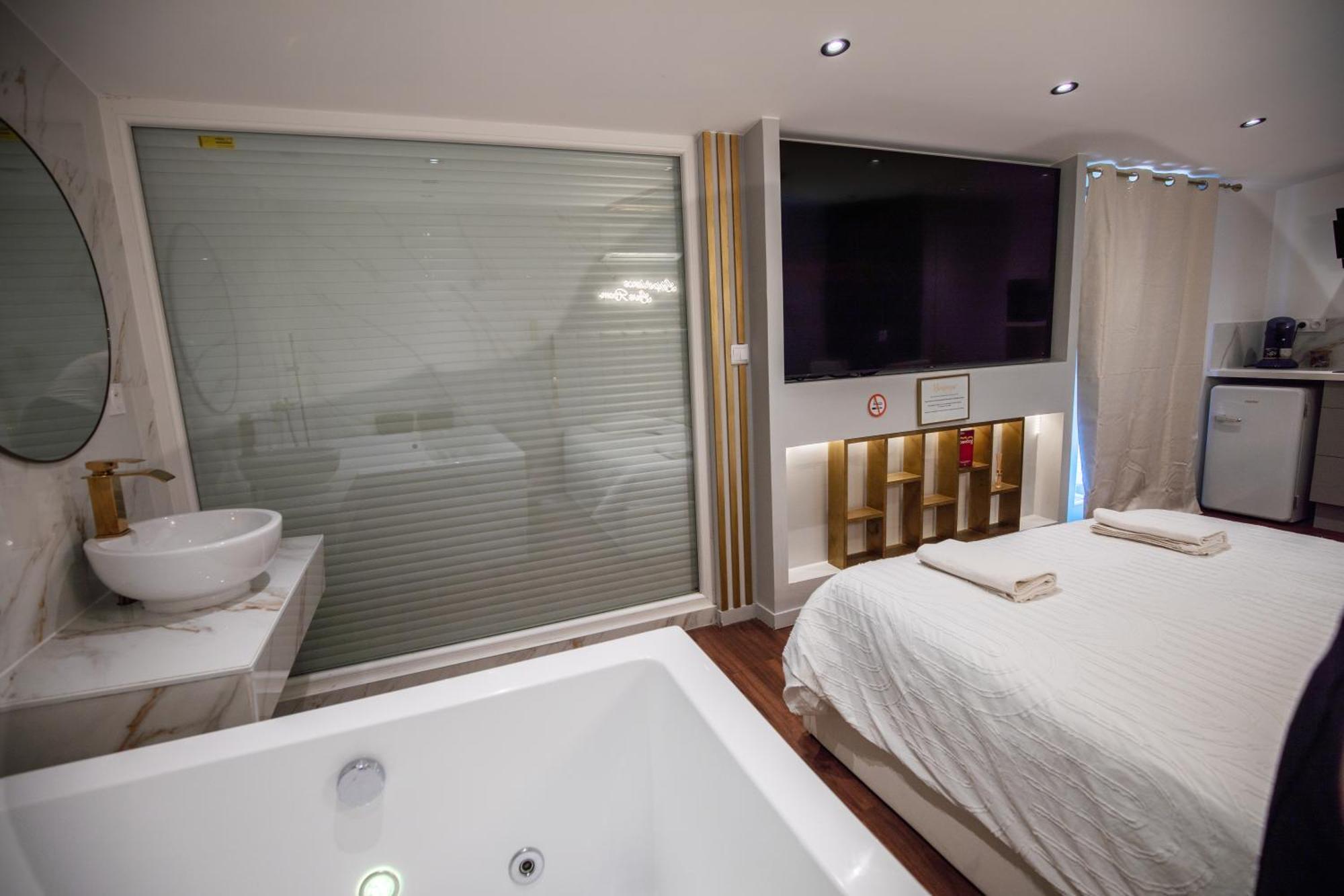 L'Experience Love Room Saint-Jean-Bonnefonds Exterior photo