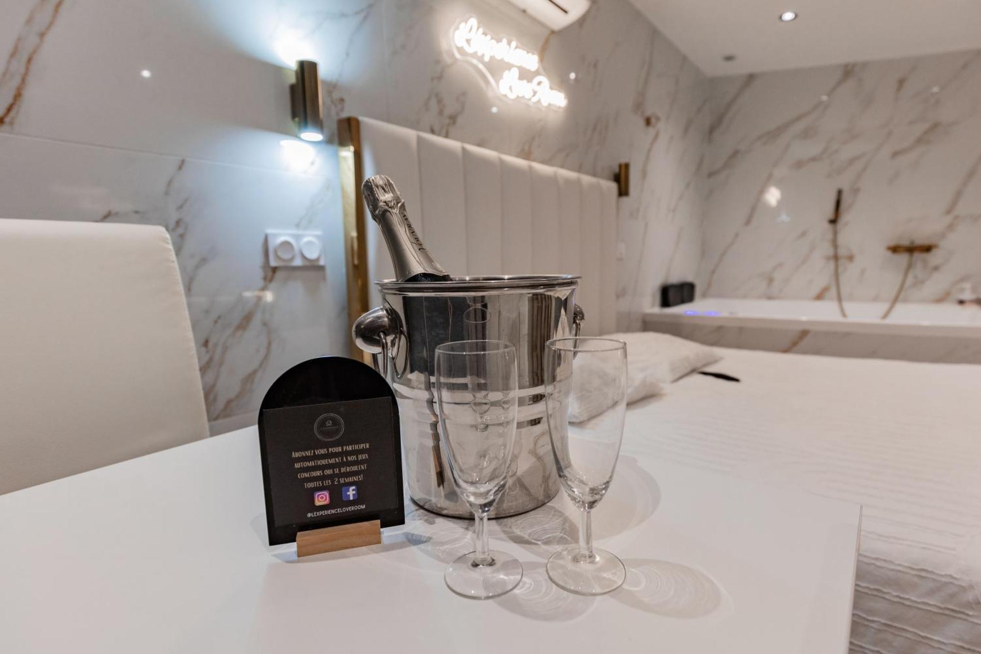 L'Experience Love Room Saint-Jean-Bonnefonds Exterior photo