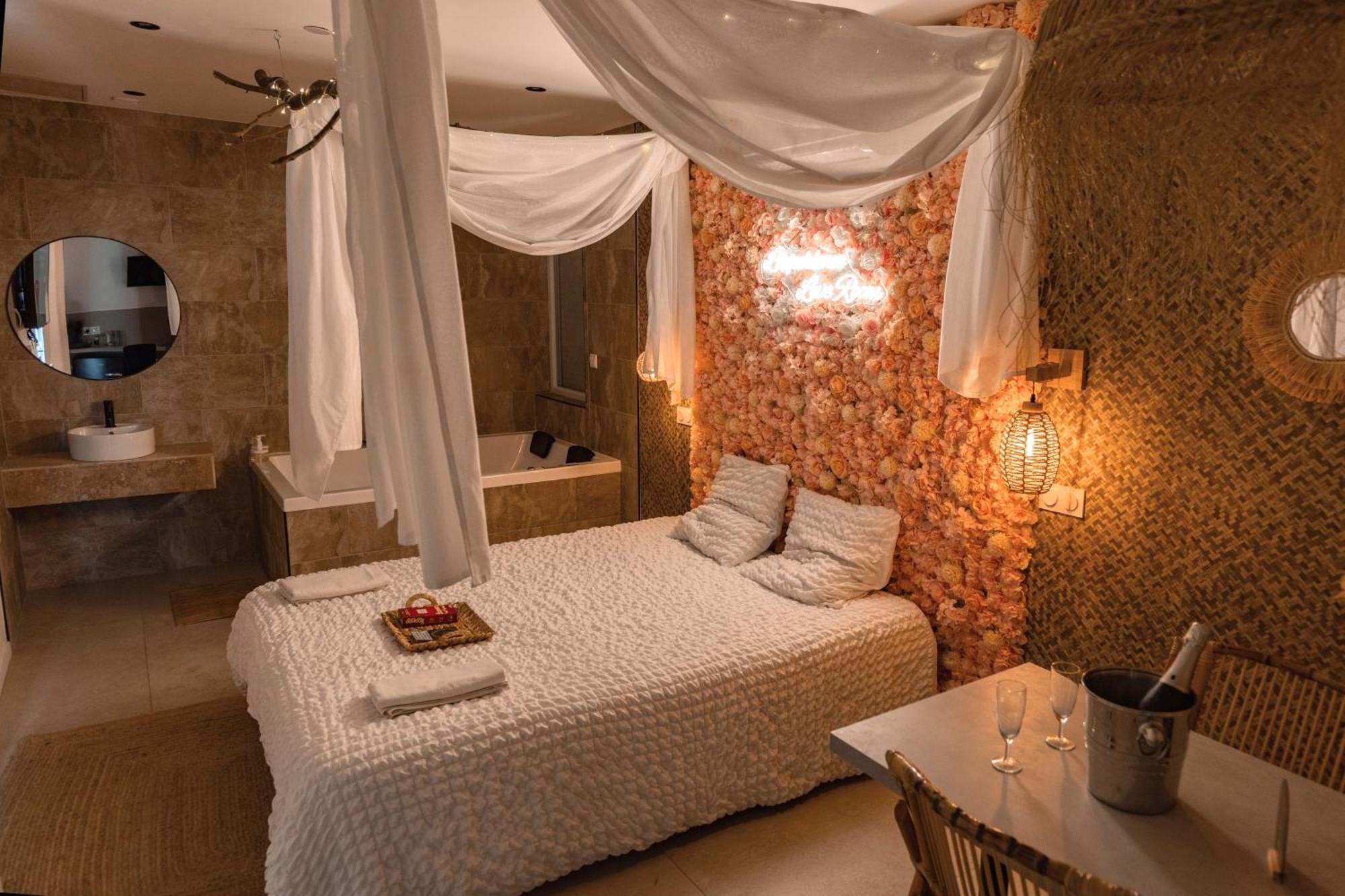 L'Experience Love Room Saint-Jean-Bonnefonds Exterior photo