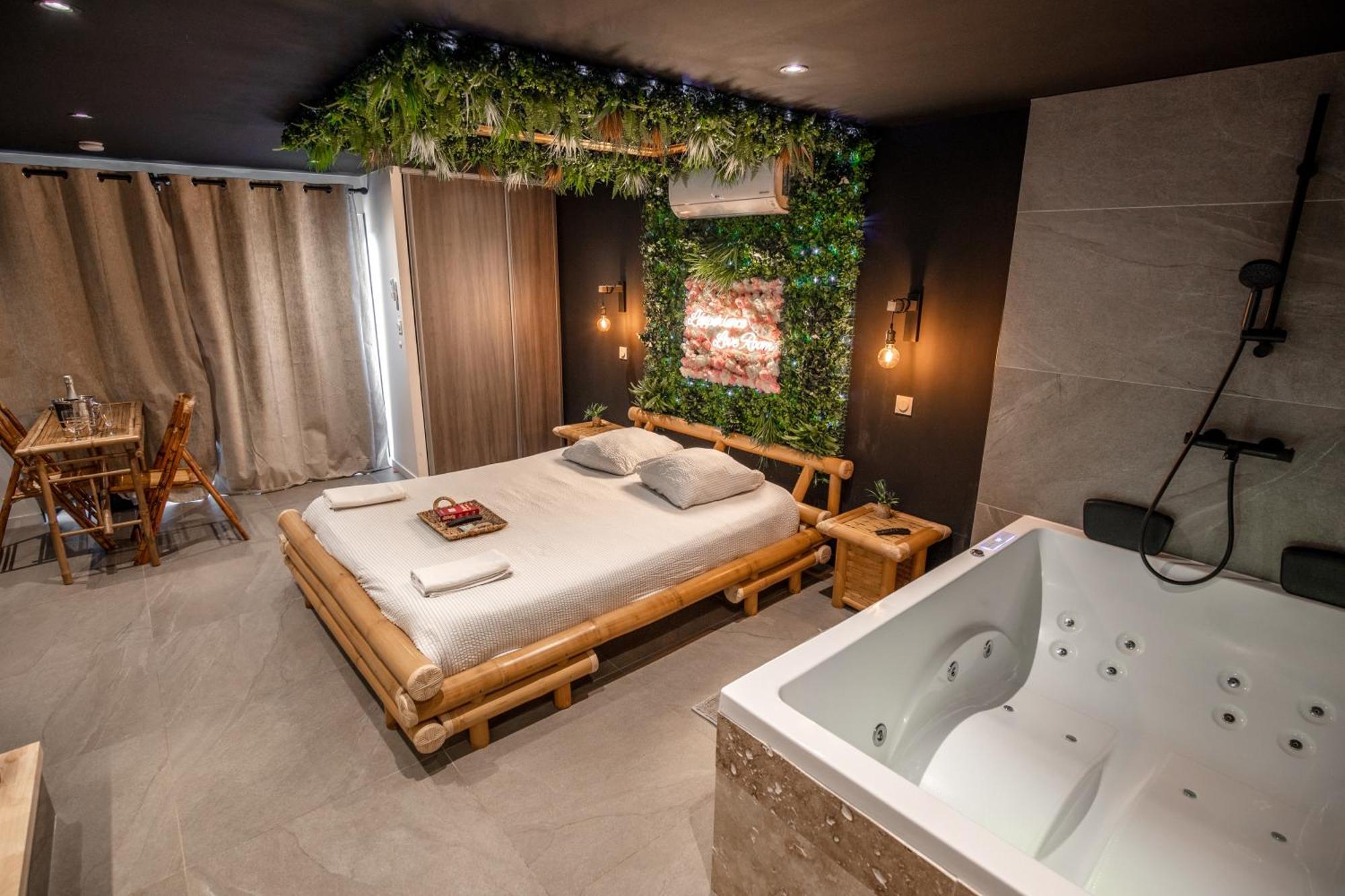 L'Experience Love Room Saint-Jean-Bonnefonds Exterior photo