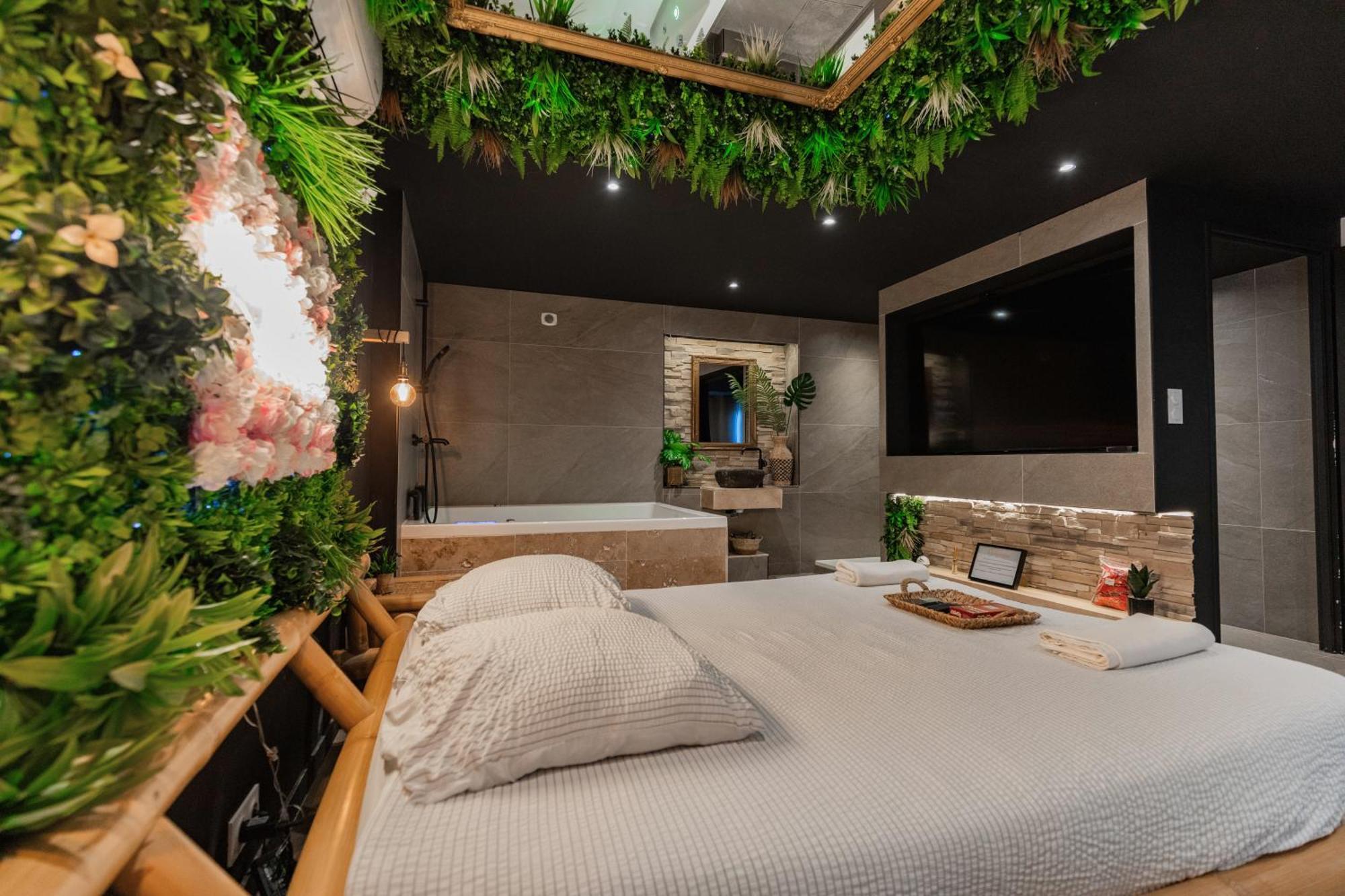 L'Experience Love Room Saint-Jean-Bonnefonds Exterior photo